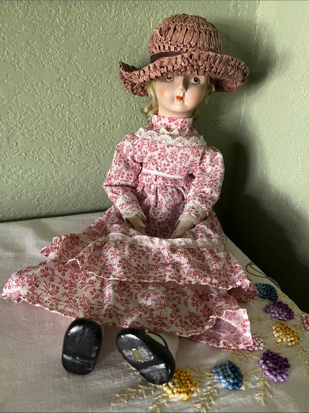 Vintage 1970s Walda Doll 18” Porcelain Face Floral Prairie Dress Hat